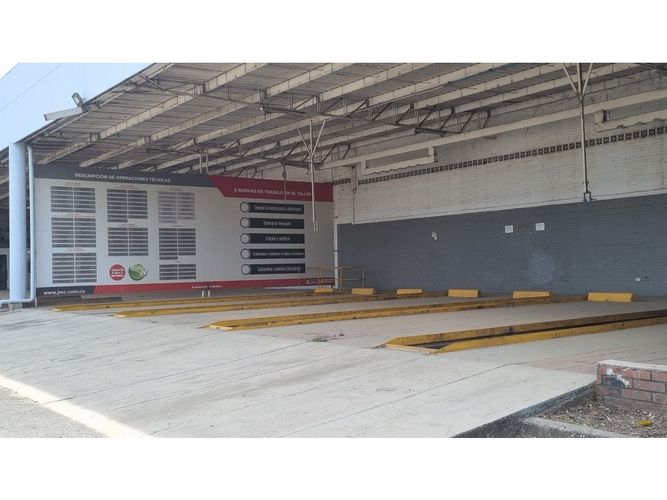 Bodega en arriendo en Acopi, Cali, 2215 m² · foto 3 de 5