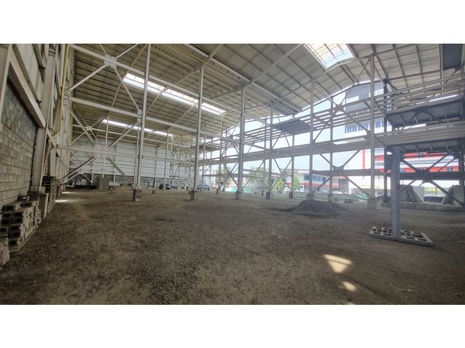 Bodega en arriendo en Acopi, Yumbo, 2500 m² · foto 2 de 10