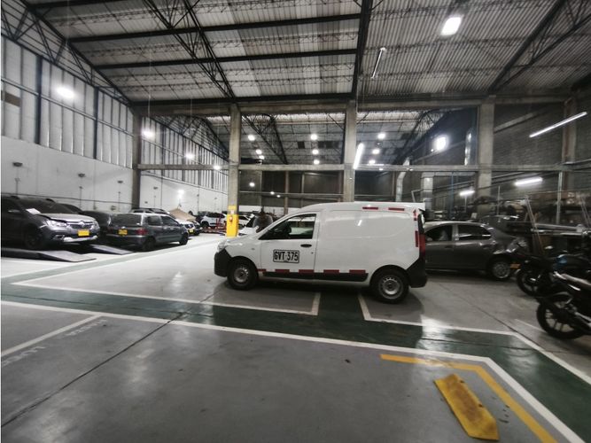 Bodega en arriendo en Flora Industrial, Cali, 1175 m² · foto 3 de 8