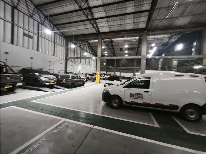 Bodega en arriendo en Flora Industrial, Cali, 1175 m² · foto 4 de 8