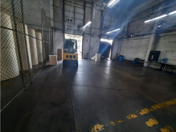 Bodega en arriendo en Acopi, Cali, 3200 m² · foto 4 de 5