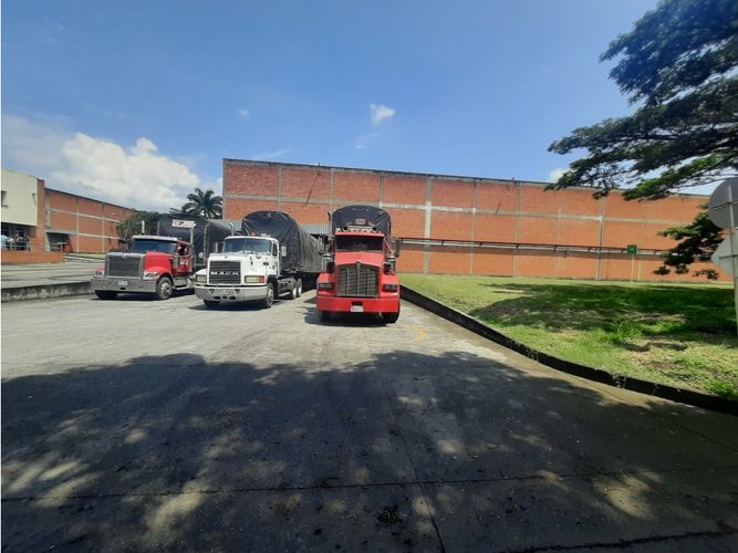Bodega en arriendo en Acopi, Cali, 3200 m² · foto 5 de 5