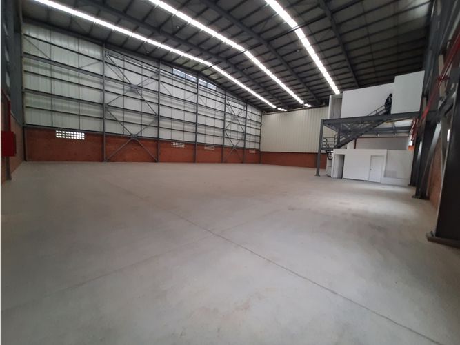 Bodega en arriendo en Acopi, Yumbo, 1033 m² · foto 2 de 9