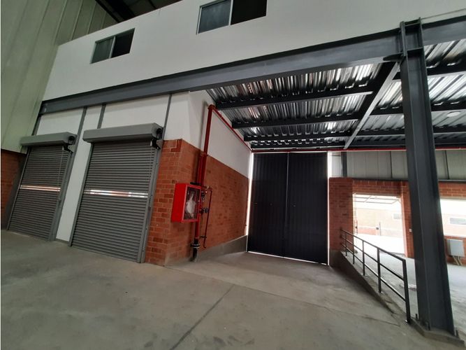 Bodega en arriendo en Acopi, Yumbo, 1033 m² · foto 4 de 9