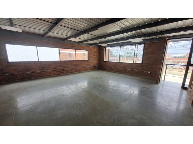 Bodega en arriendo en Arroyohondo, Cali, 2994 m² · foto 3 de 7