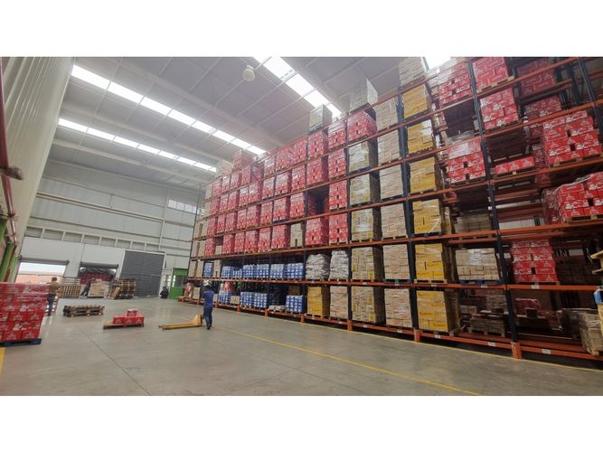 Bodega en arriendo en Acopi, Cali, 1050 m² · foto 2 de 11