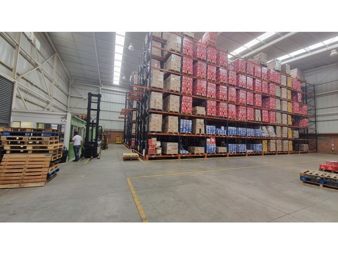 Bodega en arriendo en Acopi, Cali, 1050 m² · foto 3 de 11