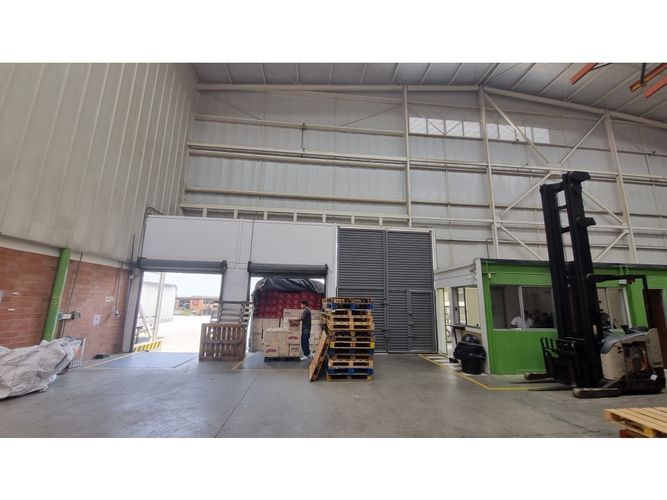 Bodega en arriendo en Acopi, Cali, 1050 m² · foto 6 de 11