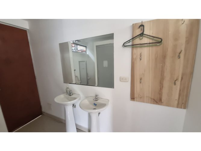 Bodega en arriendo en Acopi, Cali, 1050 m² · foto 9 de 11