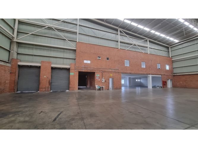 Bodega en arriendo en Acopi, Yumbo, 2185 m² · foto 3 de 8