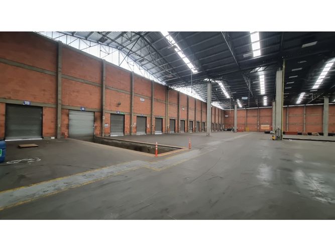 Bodega en arriendo en Cr. Cibeles, Madrid · foto 2 de 8