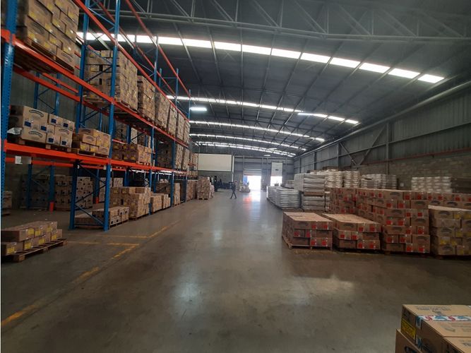 Bodega en arriendo en Acopi, Cali, 1117 m² · foto 2 de 5