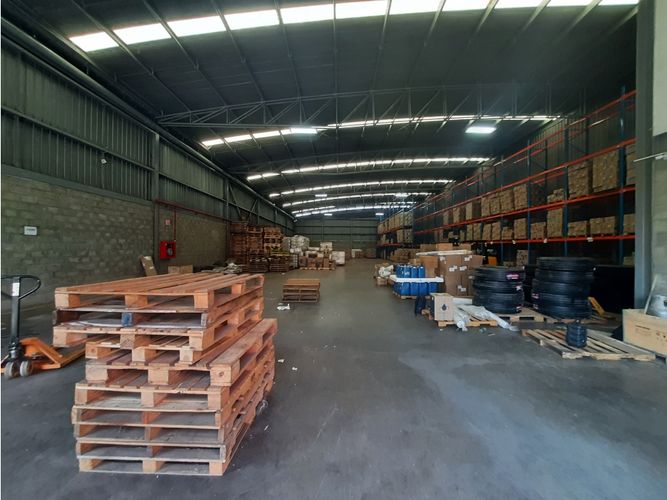 Bodega en arriendo en Acopi, Cali, 1117 m² · foto 4 de 5