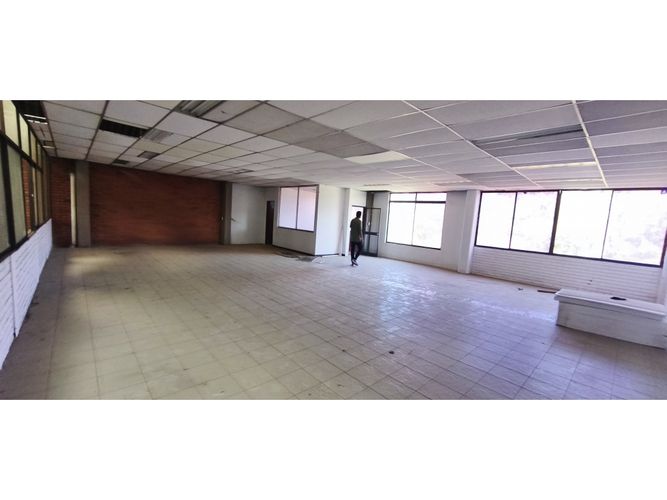 Bodega en arriendo en Arroyohondo, Cali, 628 m² · foto 2 de 3