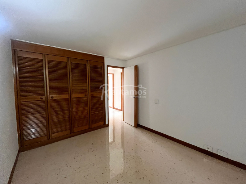 Apartamento en arriendo en El Poblado, Medellín · foto 2 de 18