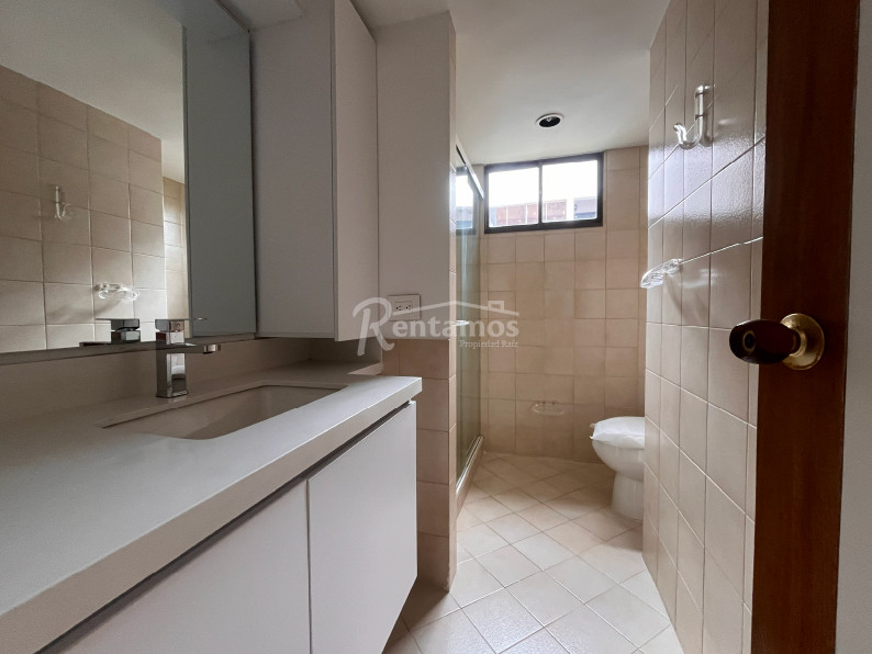 Apartamento en arriendo en El Poblado, Medellín · foto 3 de 18
