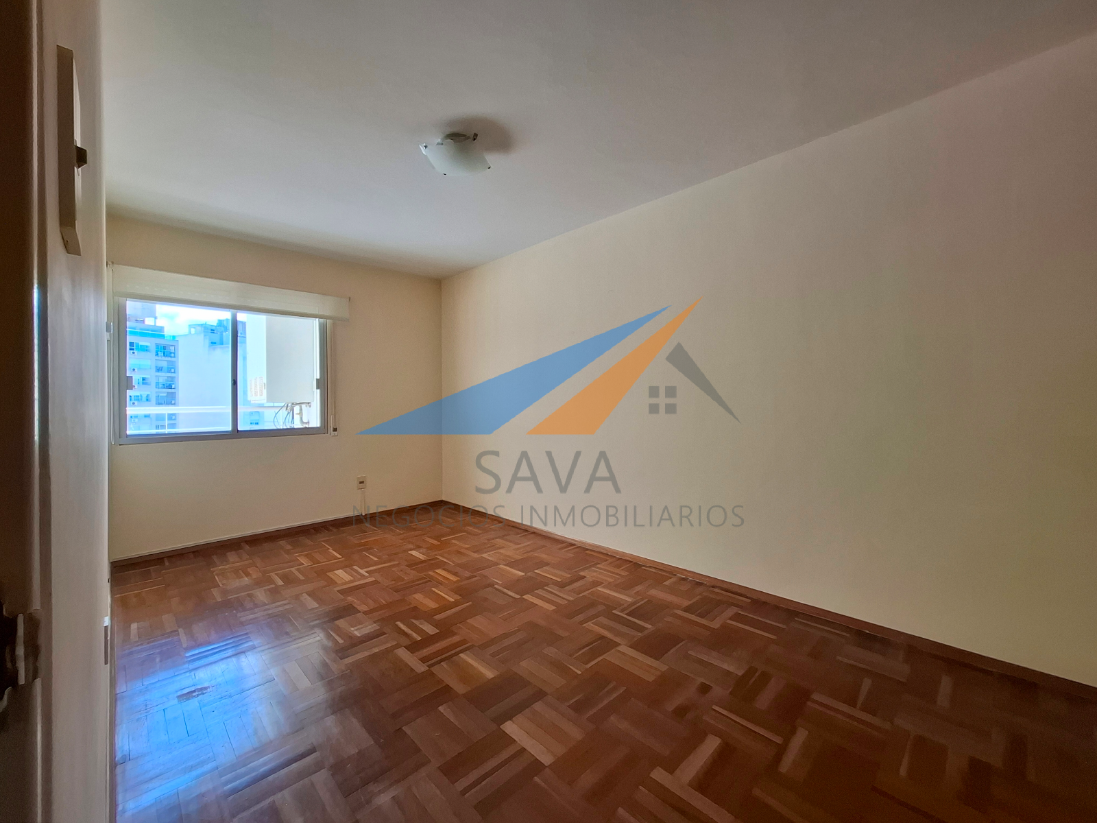 Alquiler Apartamento 4 Dormitorios en Pocitos! Cochera Incluida. Piso Alto! · Foto 12
