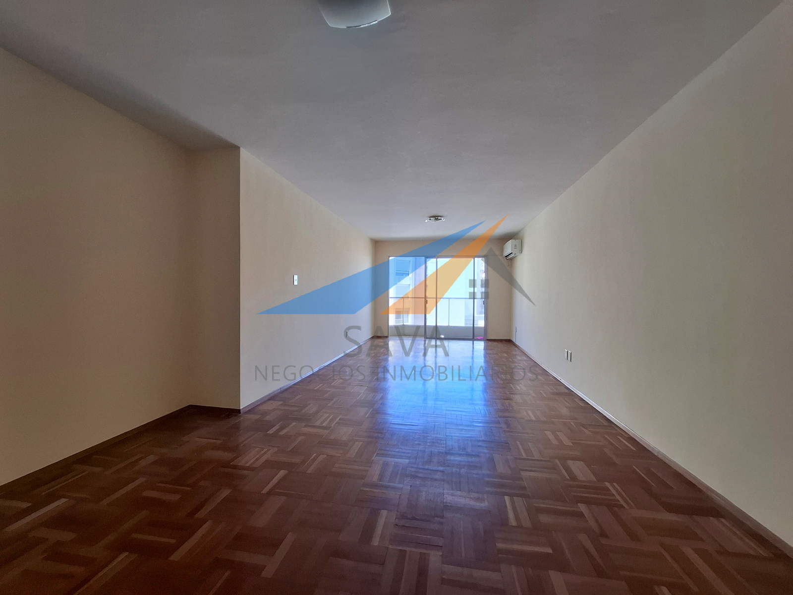 Alquiler Apartamento 4 Dormitorios en Pocitos! Cochera Incluida. Piso Alto!