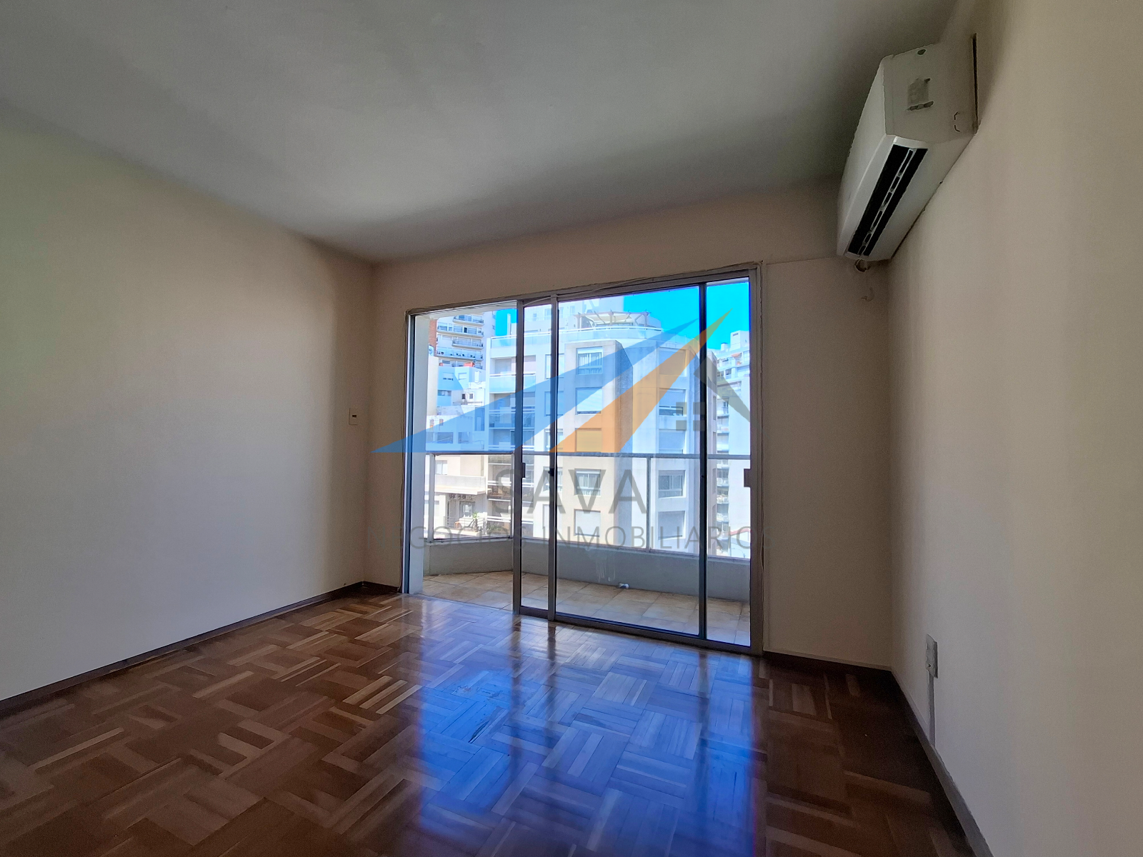 Alquiler Apartamento 4 Dormitorios en Pocitos! Cochera Incluida. Piso Alto! · Foto 2