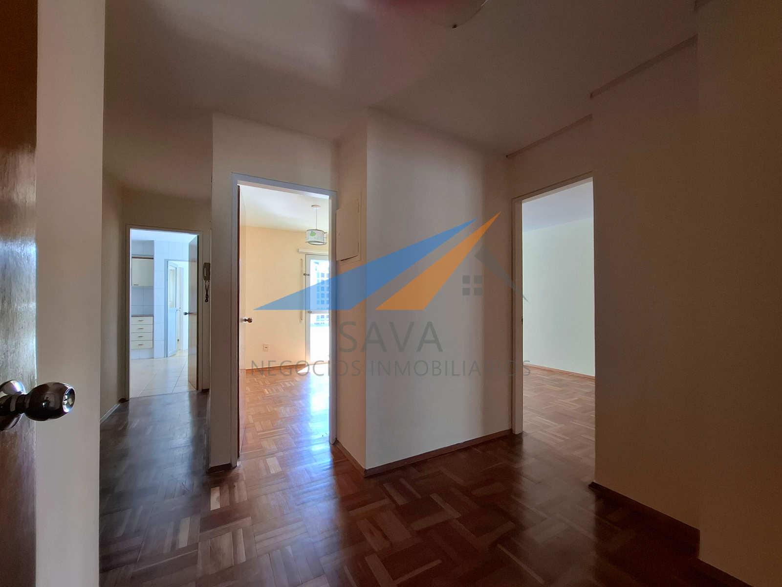 Alquiler Apartamento 4 Dormitorios en Pocitos! Cochera Incluida. Piso Alto! · Foto 6