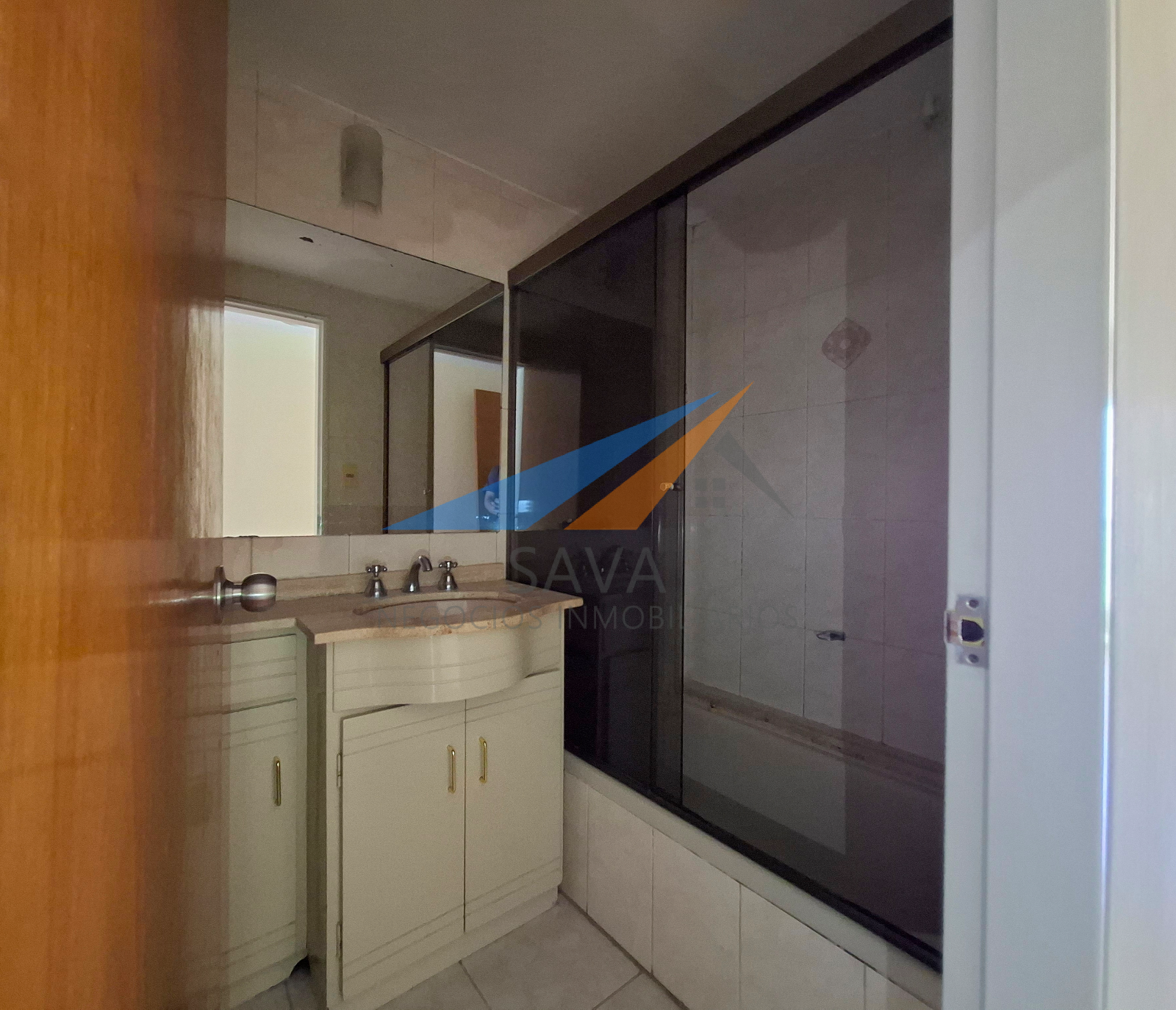 Alquiler Apartamento 4 Dormitorios en Pocitos! Cochera Incluida. Piso Alto! · Foto 9