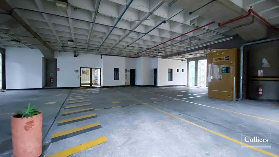 Edificio en venta en El Castillo, Medellín, 1647 m² · foto 12 de 21