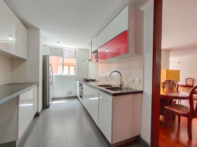 Apartamento de 2 alcobas en venta en Santa Barbara Occidental, Bogotá, 115 m² · foto 2 de 24