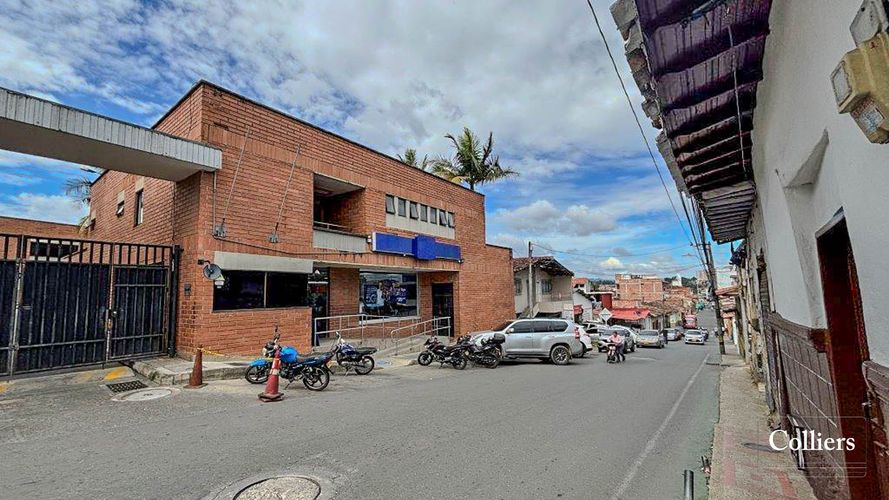 Oficina en arriendo en Belchite, Rionegro, 1371 m² · foto 9 de 20