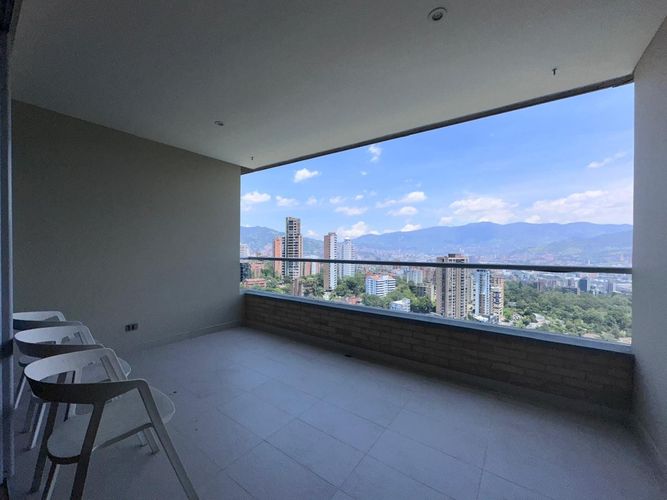 Apartamento de 3 alcobas en venta en El Poblado, Medellín, 199 m² · foto 18 de 18