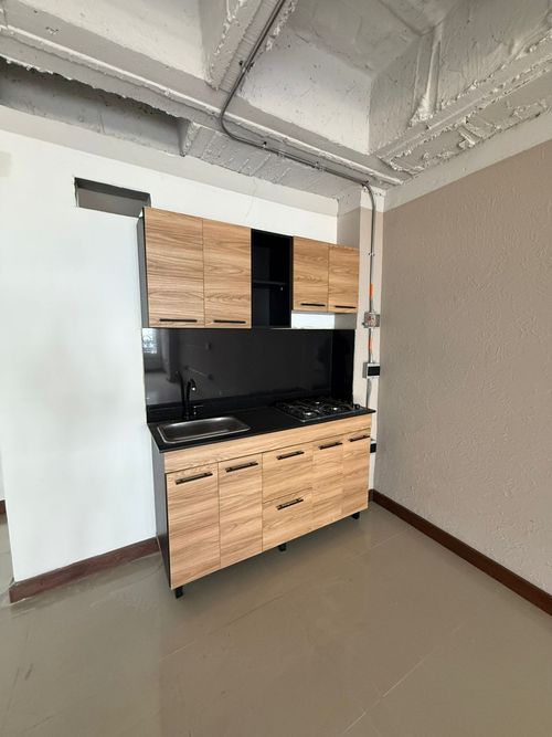 Bodega en arriendo en Perpetuo Socorro, Medellín, 65 m² · foto 3 de 4