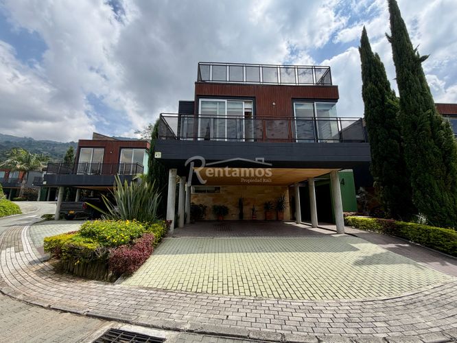 Casa de 4 alcobas en venta en Zuñiga, Envigado, 345 m² · foto 2 de 23