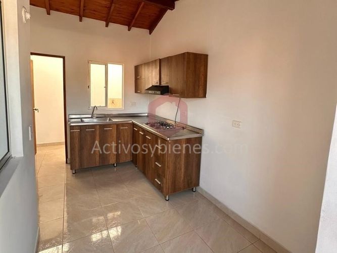 Casa de 2 alcobas en venta en La Ceja, 61 m² · foto 2 de 13