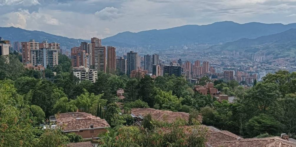 Apartamento de 4 alcobas en arriendo en Altos Del Poblado, Medellín, 134 m² · foto 16 de 24