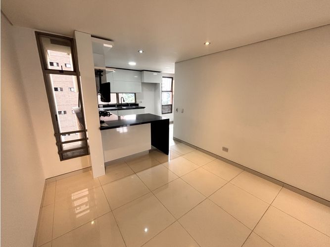 Apartamento de 3 alcobas en arriendo en El Poblado, Medellín, 136 m² · foto 3 de 24