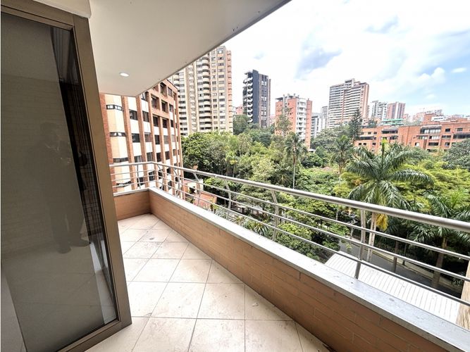 Apartamento de 3 alcobas en arriendo en El Poblado, Medellín, 136 m² · foto 5 de 24