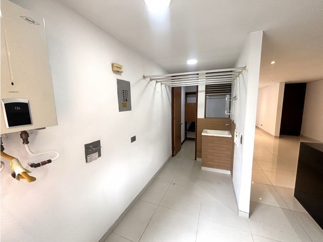 Apartamento de 3 alcobas en arriendo en El Poblado, Medellín, 136 m² · foto 9 de 24