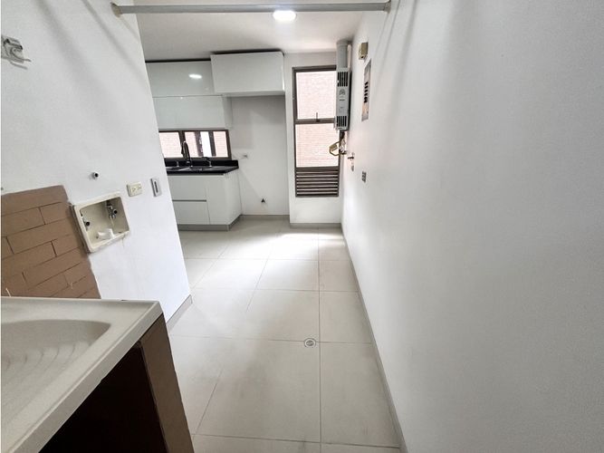Apartamento de 3 alcobas en arriendo en El Poblado, Medellín, 136 m² · foto 10 de 24