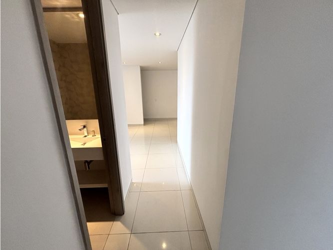Apartamento de 3 alcobas en arriendo en El Poblado, Medellín, 136 m² · foto 13 de 24