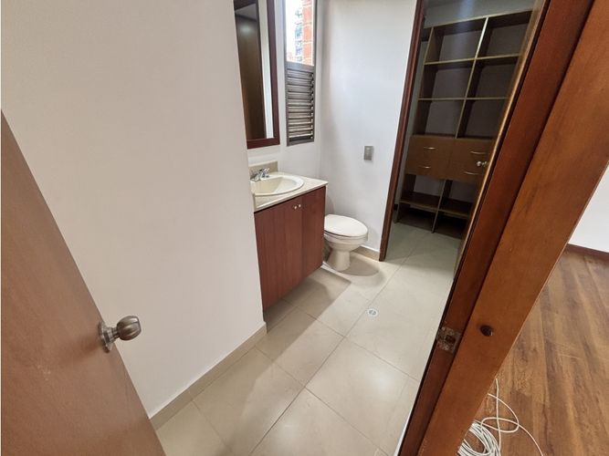 Apartamento de 3 alcobas en arriendo en El Poblado, Medellín, 136 m² · foto 16 de 24