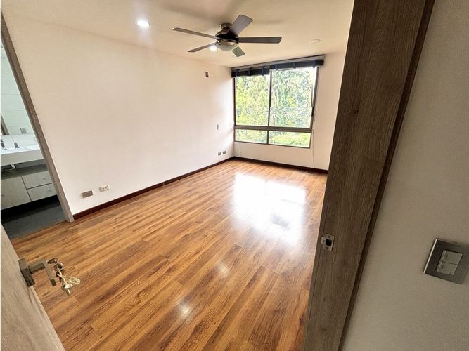 Apartamento de 3 alcobas en arriendo en El Poblado, Medellín, 136 m² · foto 17 de 24