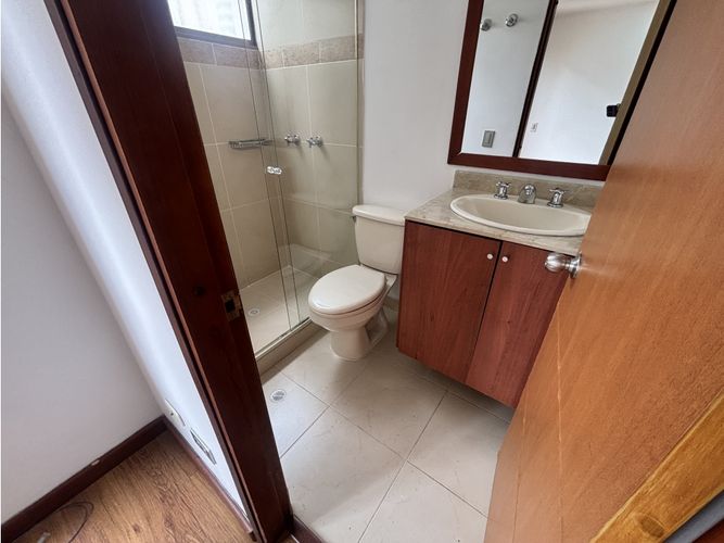 Apartamento de 3 alcobas en arriendo en El Poblado, Medellín, 136 m² · foto 21 de 24