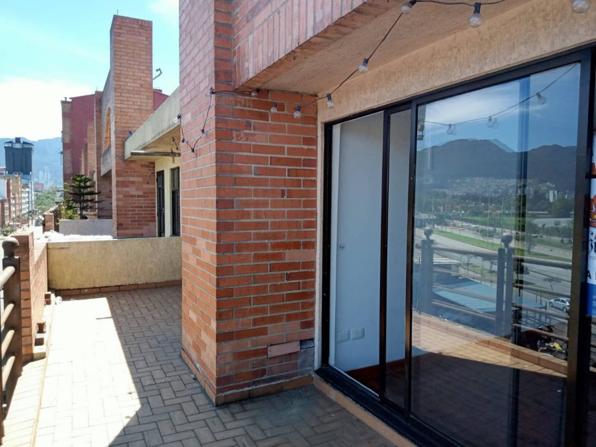 Apartamento en venta en Quinta Paredes, Bogotá · foto 8 de 24