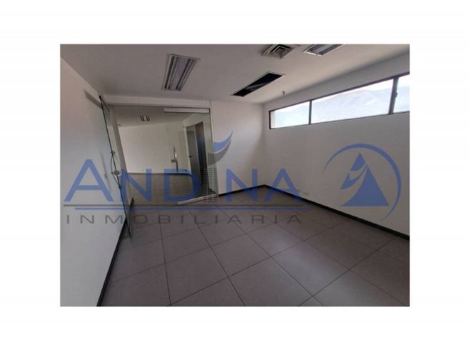 Oficina en arriendo en La Candelaria, Medellín, 140 m² · foto 2 de 17