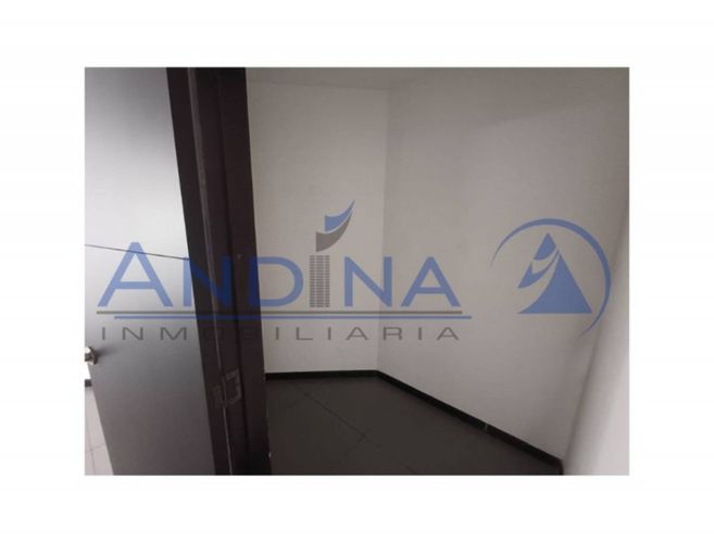 Oficina en arriendo en La Candelaria, Medellín, 140 m² · foto 3 de 17