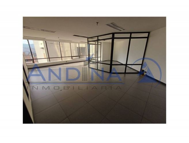 Oficina en arriendo en La Candelaria, Medellín, 140 m² · foto 4 de 17