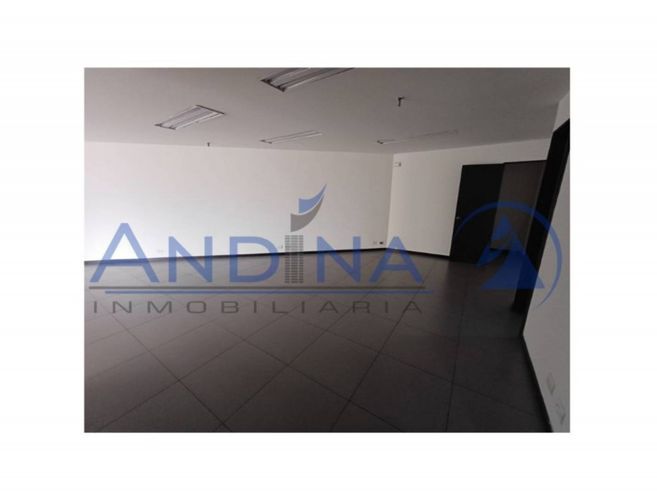 Oficina en arriendo en La Candelaria, Medellín, 140 m² · foto 6 de 17