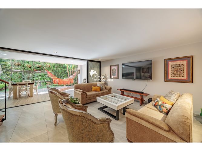 Casa de 3 alcobas en venta en Cumbres, Envigado, 300 m² · foto 2 de 24