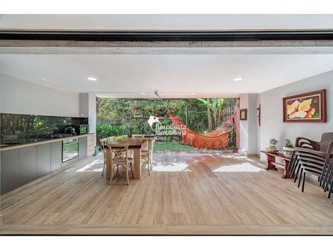 Casa de 3 alcobas en venta en Cumbres, Envigado, 300 m² · foto 3 de 24