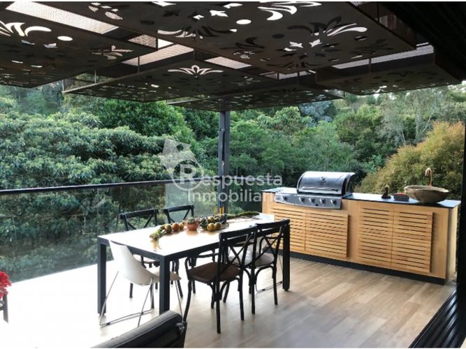 Casa de 4 alcobas en venta en Aeropuerto, Rionegro, 415 m² · foto 3 de 11
