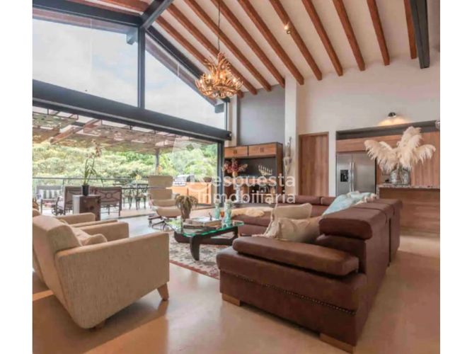 Casa de 4 alcobas en venta en Aeropuerto, Rionegro, 415 m² · foto 6 de 11